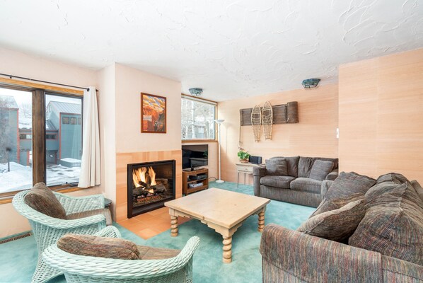 Smart TV, fireplace, DVD player