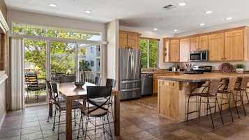 Condo, 2 Bedrooms | Private kitchen | Fridge, microwave, oven, stovetop