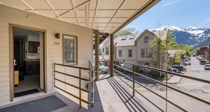 Viking Lodge 209 by AvantStay | Great Ski Access, Walk to Downtown