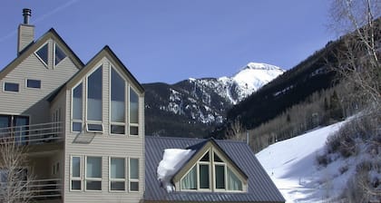 Viking Lodge 216 by AvantStay | Great Ski Access, Walk to Downtown