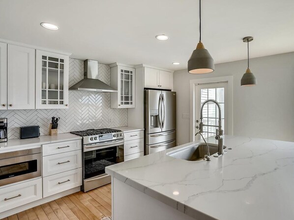 Fridge, microwave, oven, stovetop - Tilghman Waterfront | Indoor Pool | Private Dock | Pool House (Tilghman)