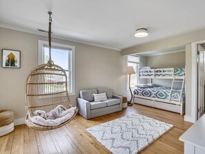 7 bedrooms, iron/ironing board, free WiFi, bed sheets - Tilghman Waterfront | Indoor Pool | Private Dock | Pool House (Tilghman)