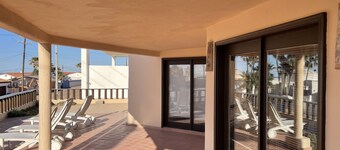 80 steps from the beach with beautiful views, Canto De Los Pajaros Beach House
