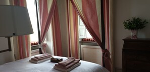 2 Schlafzimmer, Bügeleisen/Bügelbrett, Bettwäsche