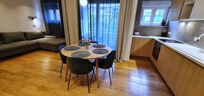 Appartamento (A1) | Cucina privata | Frigorifero con congelatore, forno, piano cottura, lavastoviglie