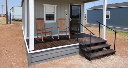 Handsome Modern Rustic Studio Cottage!