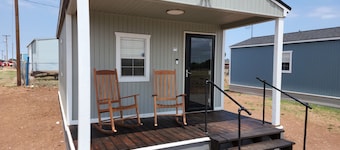 Handsome Modern Rustic Studio Cottage!