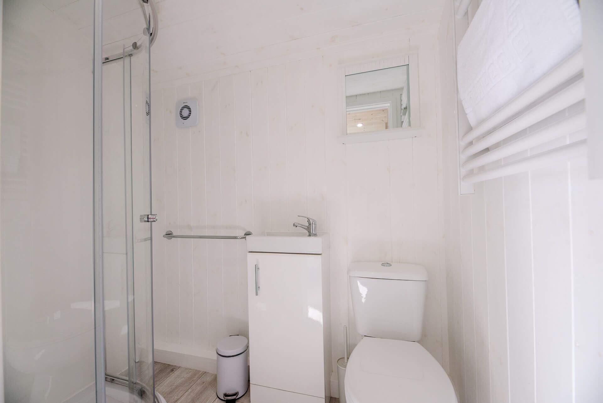 Chalet (1 Bedroom) | Bathroom | Towels, shampoo