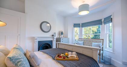 Bonheur, 16 Bartholomew Green, Southwold