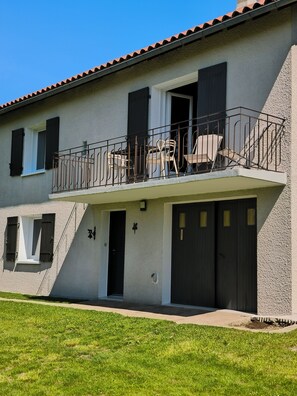 Exterior - LANGOGNE 5 minutes from Lake Naussac, 7-room holiday home with garden.  (rocles)