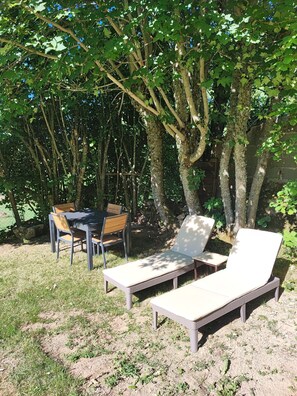 Outdoor dining - LANGOGNE 5 minutes from Lake Naussac, 7-room holiday home with garden.  (rocles)