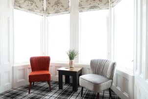 奢华客房, 1 张大床 | 防过敏的被褥、羽绒被、记忆海绵床垫、特色装修