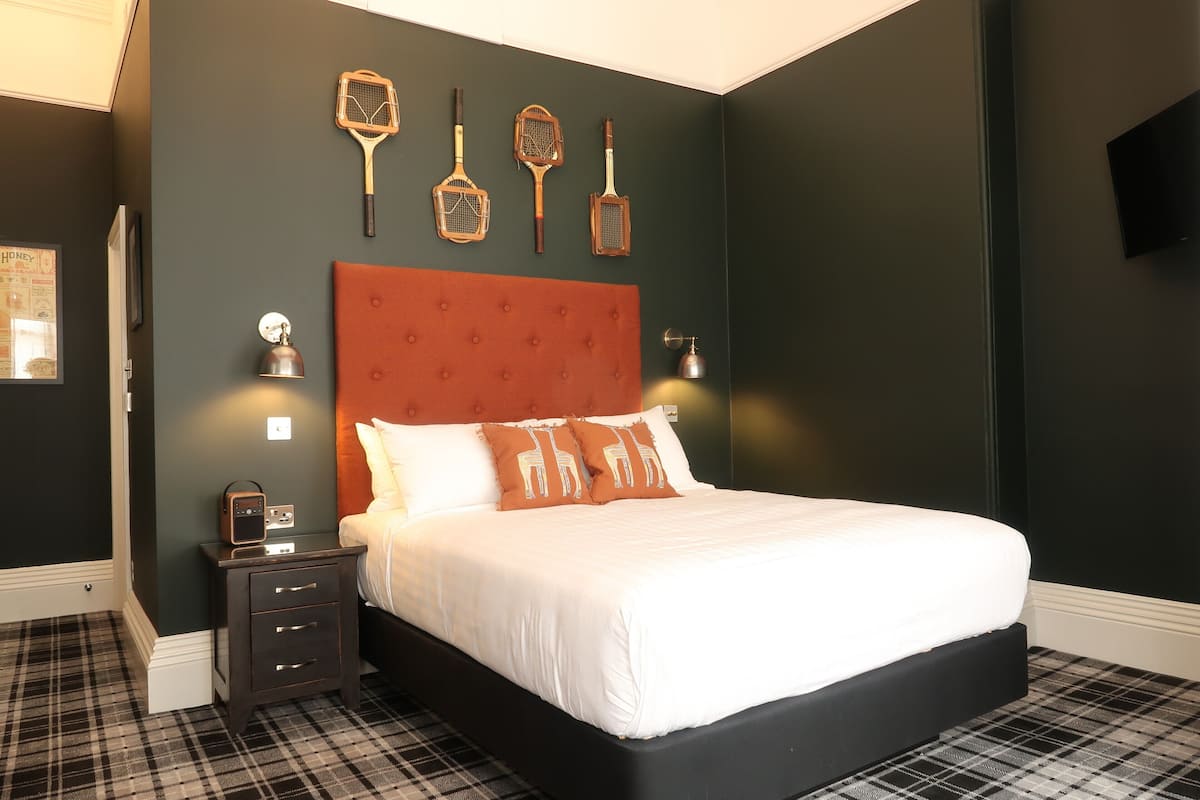Luxe kamer, 1 queensize bed | Hypoallergeen beddengoed, donzen dekbedden, bedden met traagschuimmatras