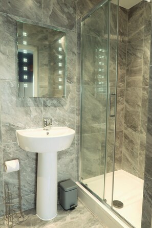 Design Single Room, 1 Single Bed | Bathroom | Designer toiletries, hair dryer, towels, soap - The Craft House (Plymouth)
