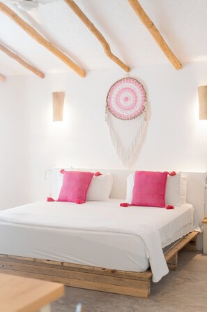 Studio Suite tiện nghi đơn giản | Minibar, bàn ủi/dụng cụ ủi quần áo 