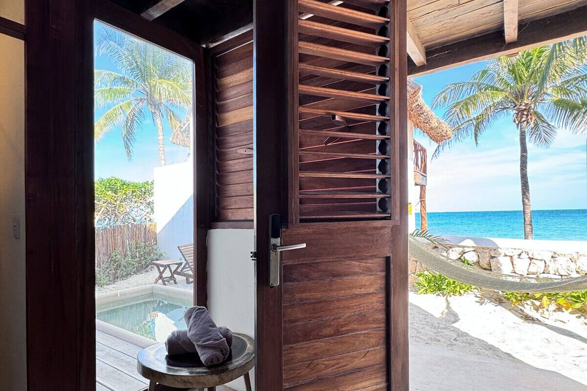 Exclusive Cabin, Private Pool, Partial Sea View | Bar mini, seterika/papan seterika, Wi-fi percuma, cadar katil 