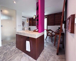 Cabin Superior | Minibar, bàn ủi/dụng cụ ủi quần áo 