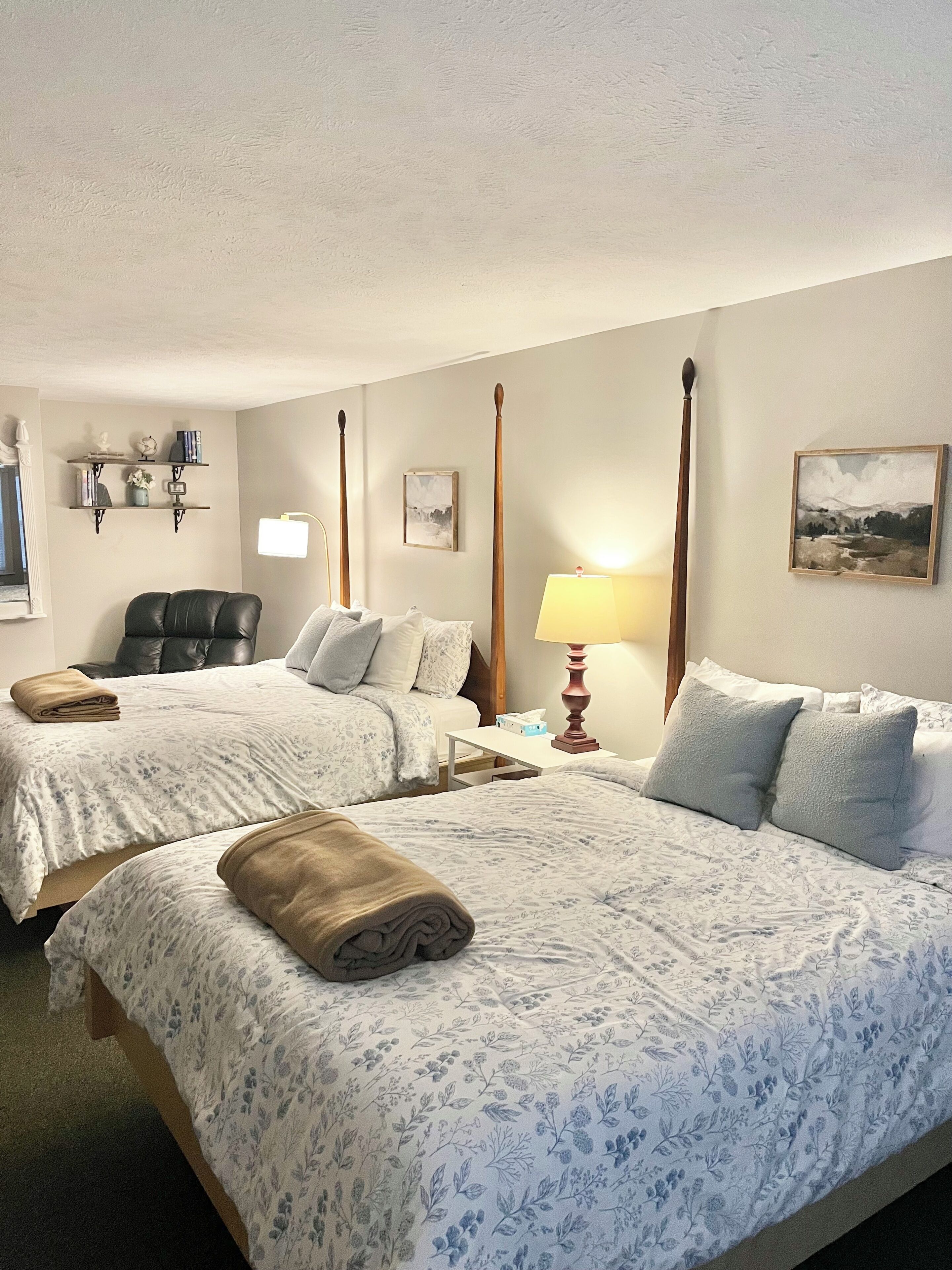 Standard Room | Desk, laptop workspace, WiFi (free), bed sheets