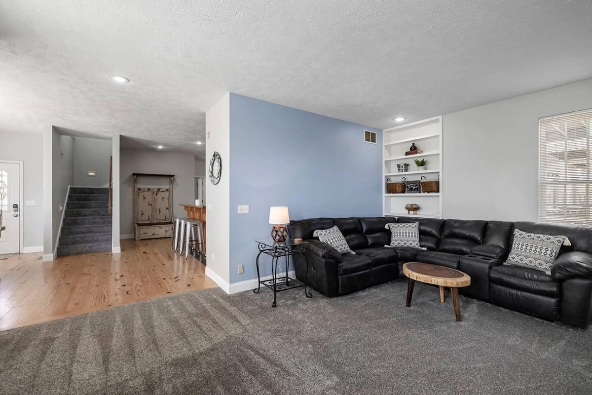 Family Condo | Desk, laptop workspace, WiFi (free), bed sheets