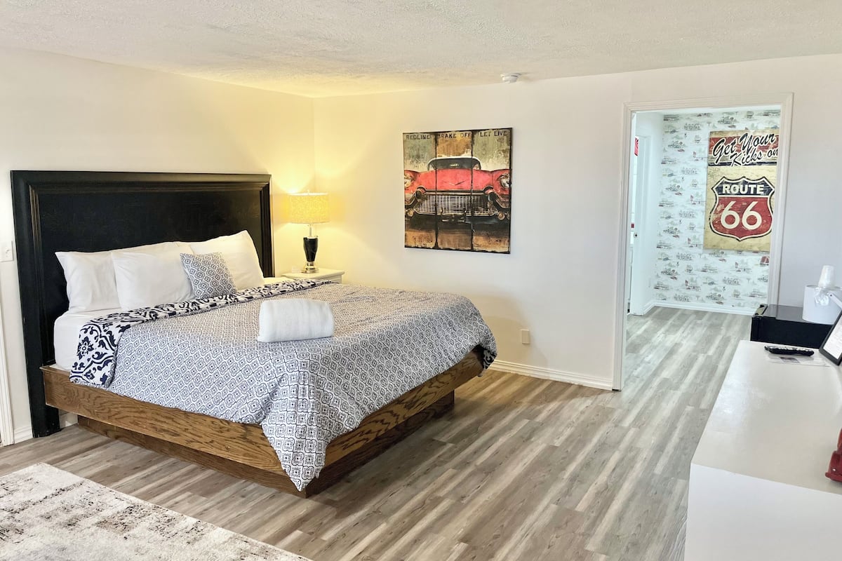 Room | Desk, laptop workspace, WiFi (free), bed sheets