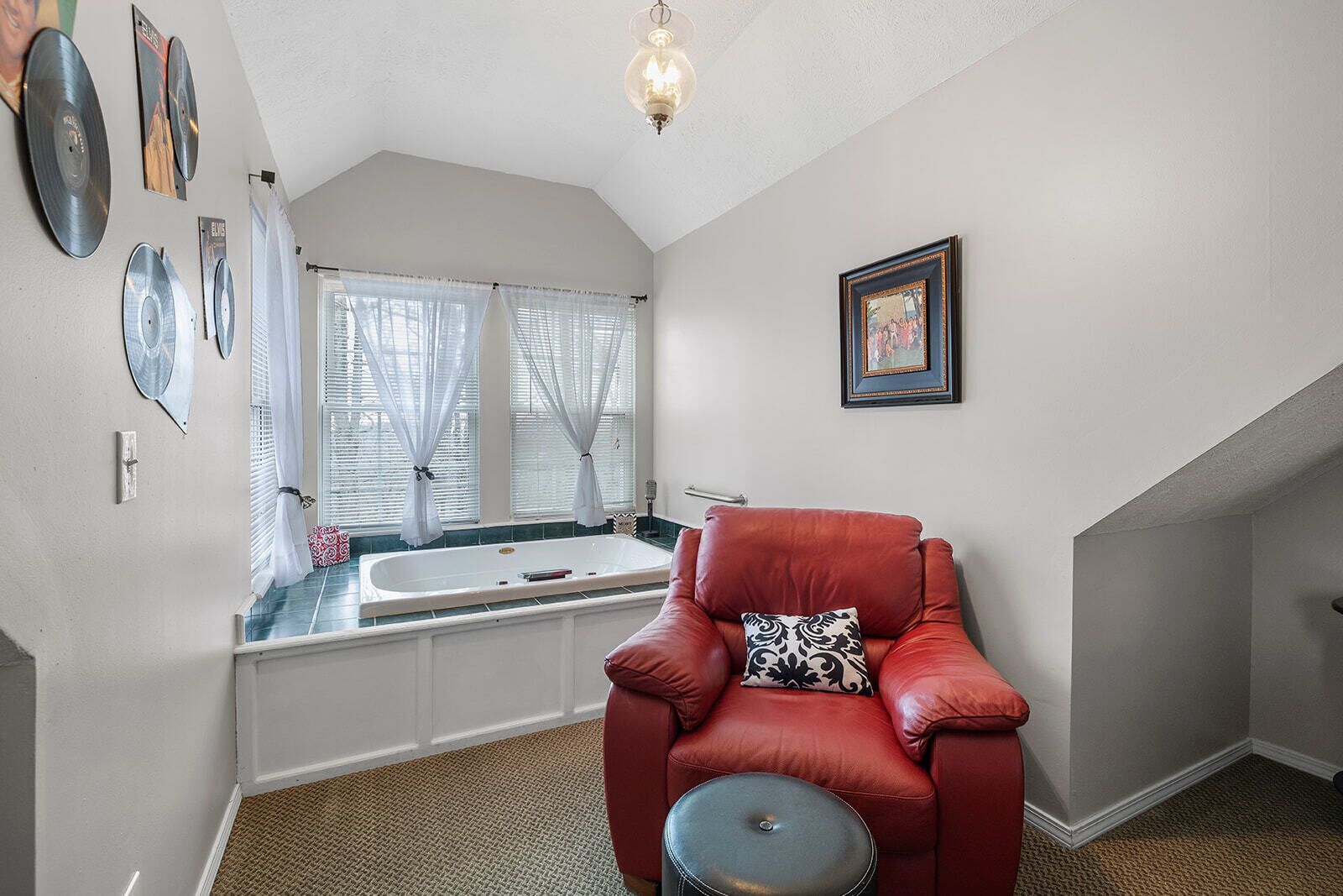 deluxe room | desk, laptop workspace, free wifi, bed sheets