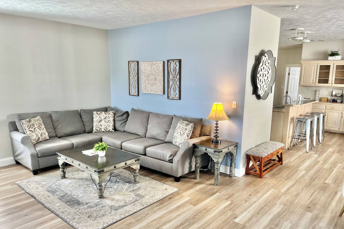 Family Condo | Desk, laptop workspace, WiFi (free), bed sheets