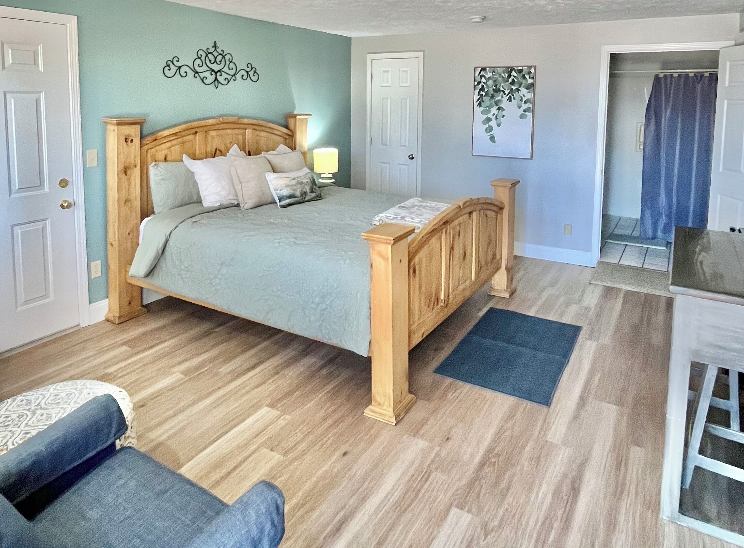 Room | Desk, laptop workspace, WiFi (free), bed sheets