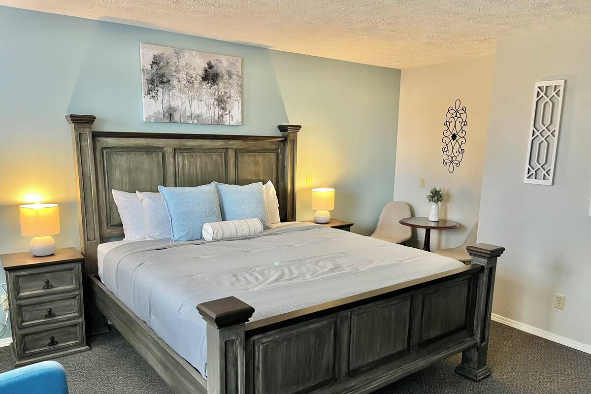 Standard Room | Desk, laptop workspace, WiFi (free), bed sheets
