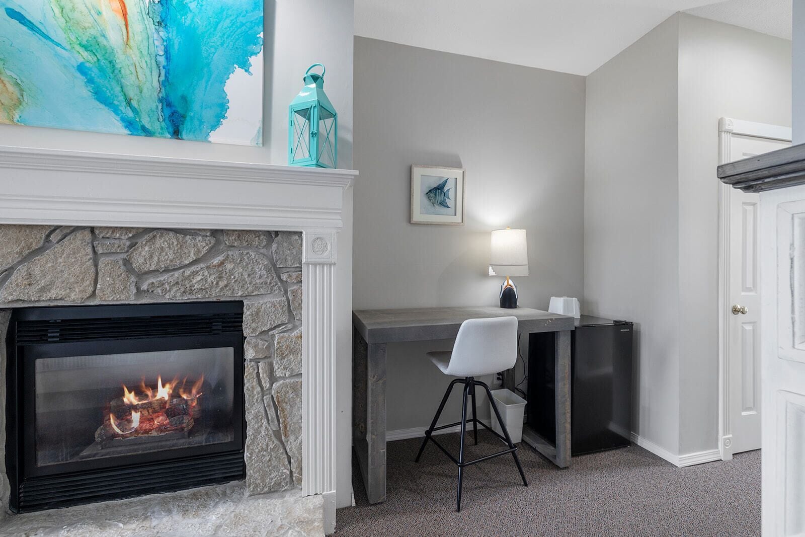 deluxe room | bathroom | combined shower/bathtub, hair dryer, towels, soap