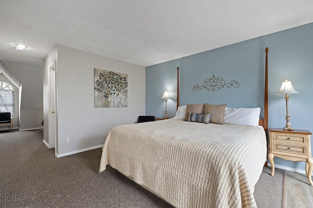 Deluxe Room | Desk, laptop workspace, free WiFi, bed sheets