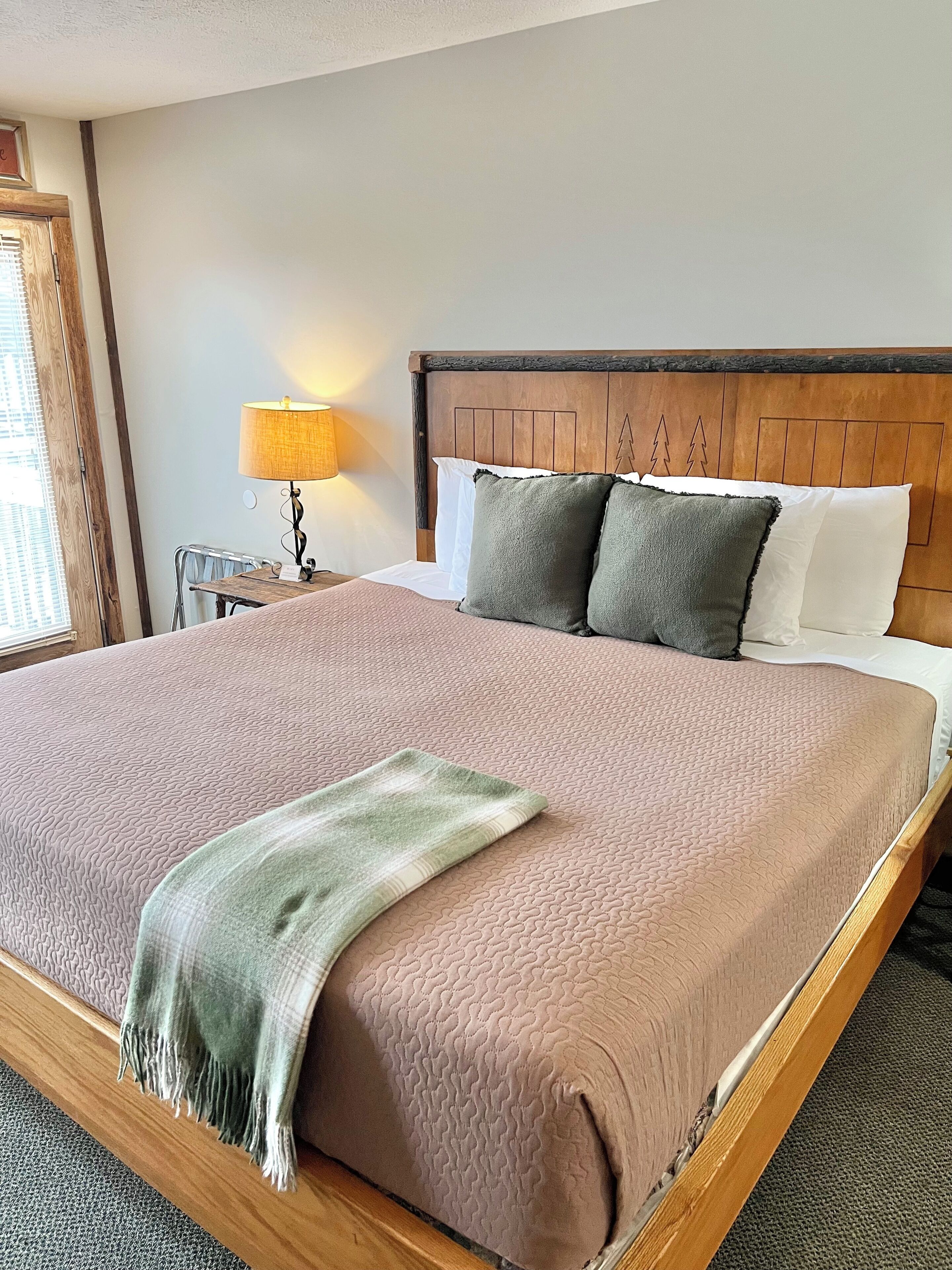 Deluxe Room | Desk, laptop workspace, WiFi (free), bed sheets