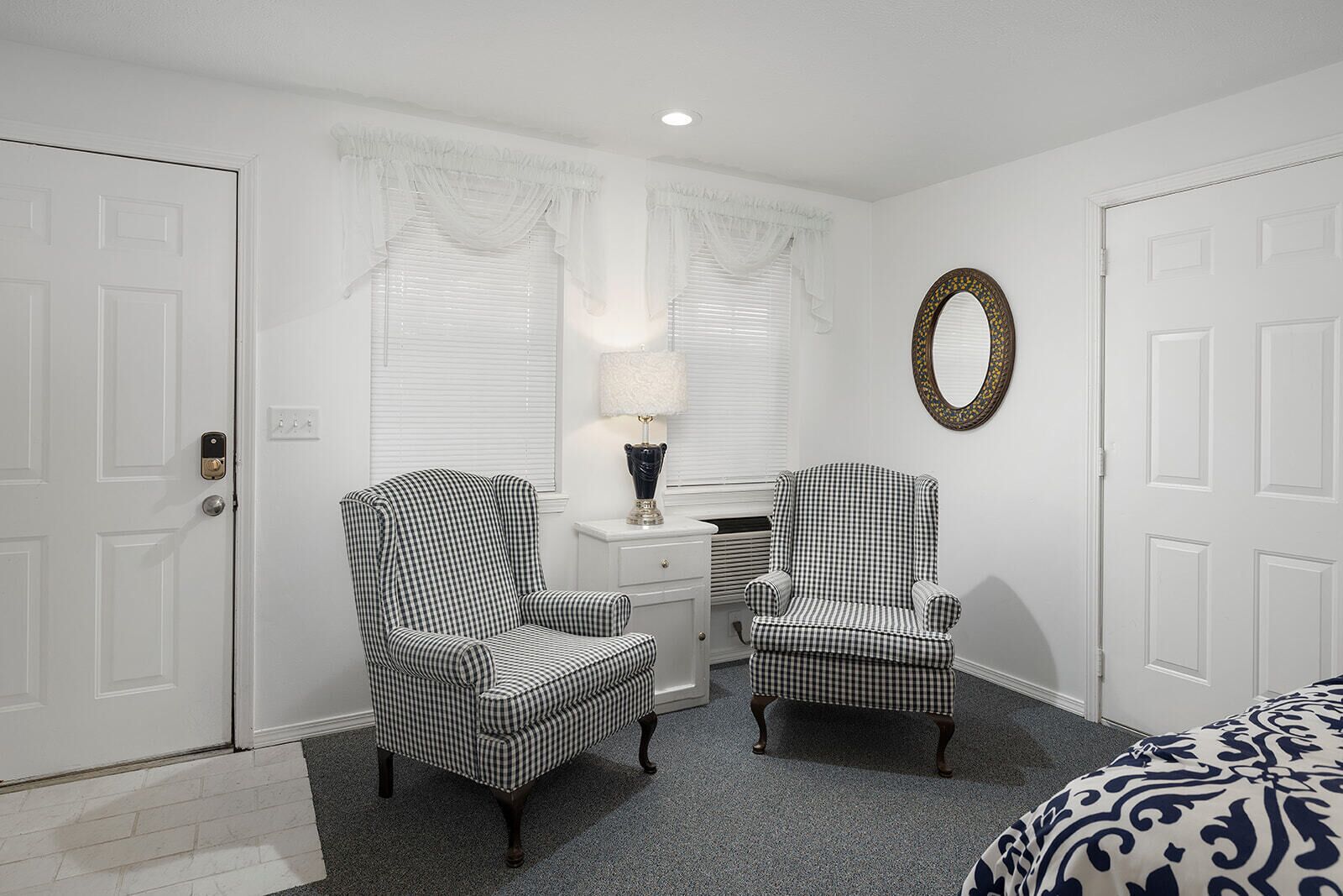 room | desk, laptop workspace, free wifi, bed sheets