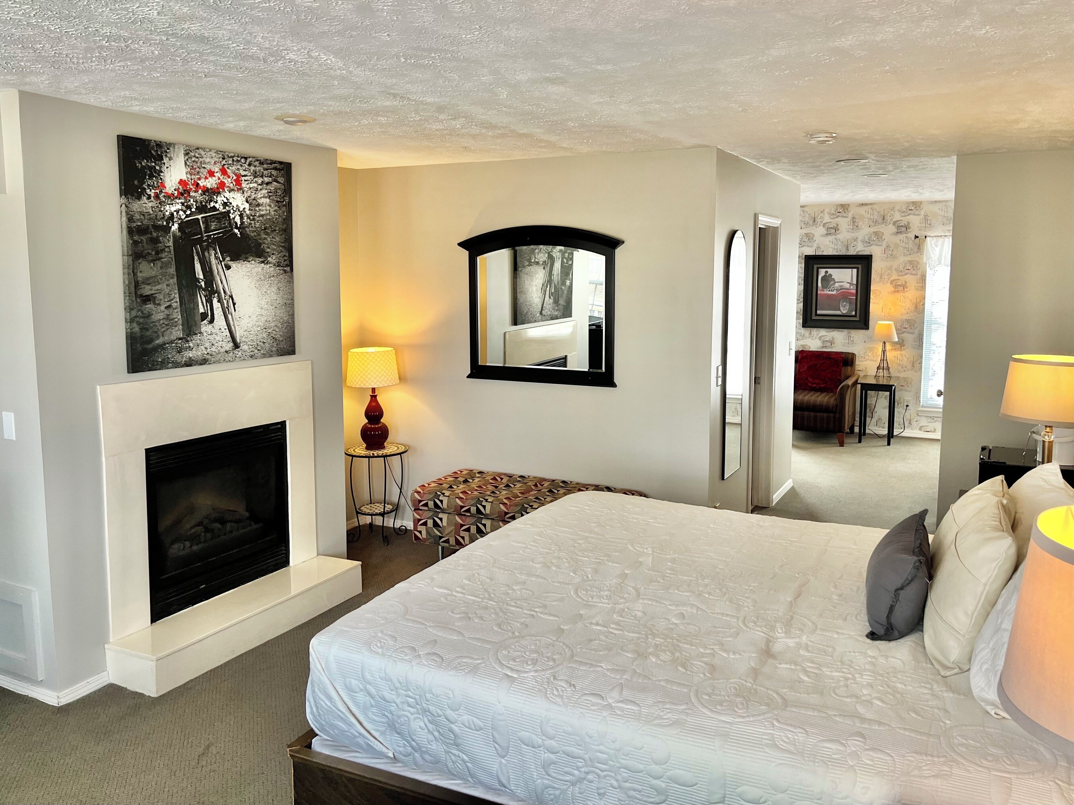 Deluxe Room | Desk, laptop workspace, WiFi (free), bed sheets
