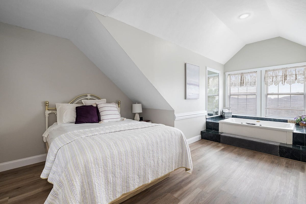 Standard Room | Desk, laptop workspace, free WiFi, bed sheets
