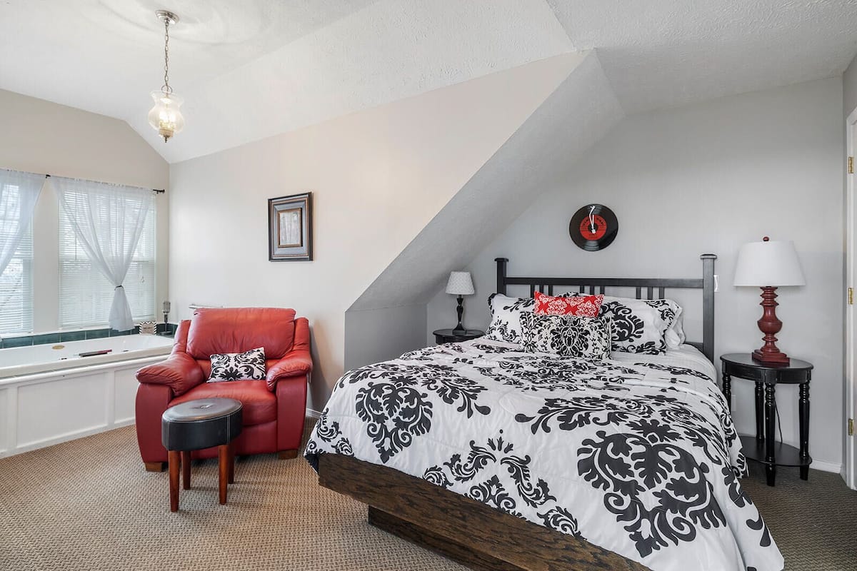 Deluxe Room | Desk, laptop workspace, free WiFi, bed sheets