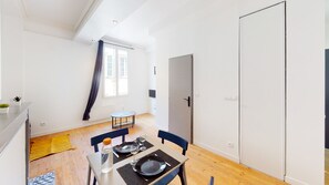Dining - HYPERCENTRE Toulouse 5: beautiful air-conditioned and equipped studio apartment (Toulouse)