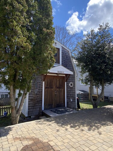 Adorable Tiny House in Picturesque Seaside Village