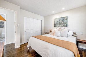 3 bedrooms, iron/ironing board, internet, bed sheets