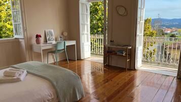 8 quartos, Wi-Fi de cortesia, roupa de cama