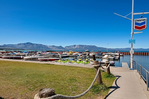 Walk to EVERYTHING! Lake Beach/Ski Resort/Casinos