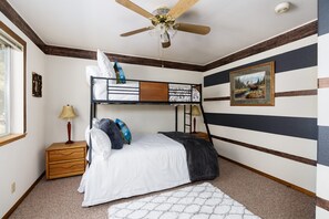 4 bedrooms, desk, iron/ironing board, travel cot