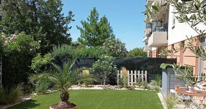 Apartment on the ground floor in a beautiful secure residence.