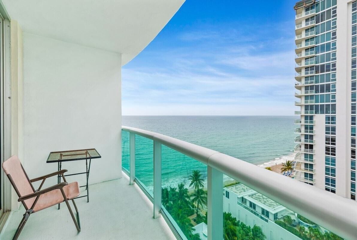 Beautiful condo front beach!  Can received 4 peoples