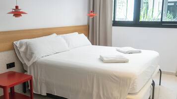 Comfort Double Room | Soundproofing, free WiFi, bed sheets
