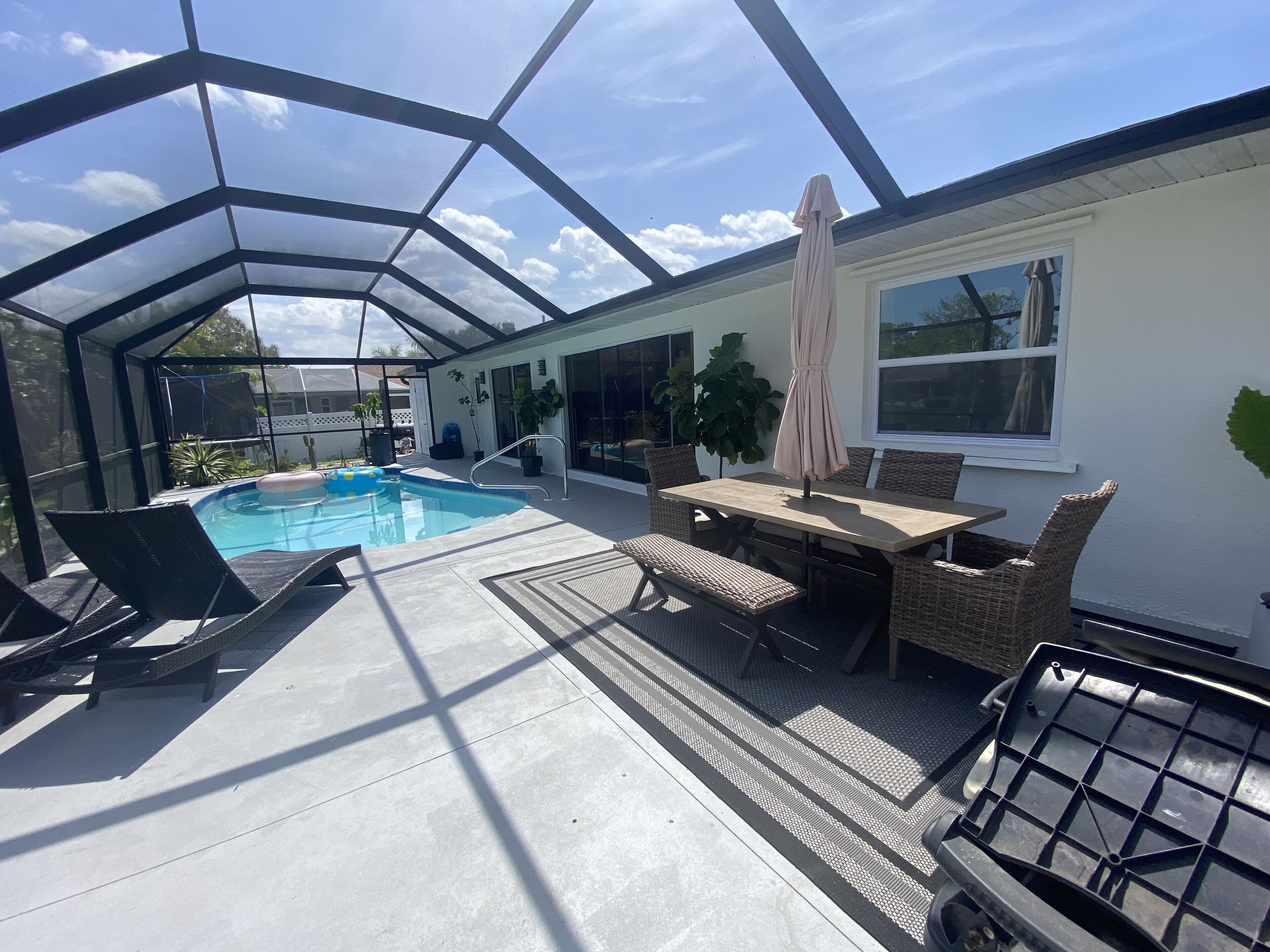 Tropical Oasis 3 bedroom 3 bath heated pool house,  Beach 4 miles away