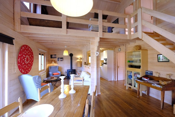 Comfort Chalet, Ensuite | Dining