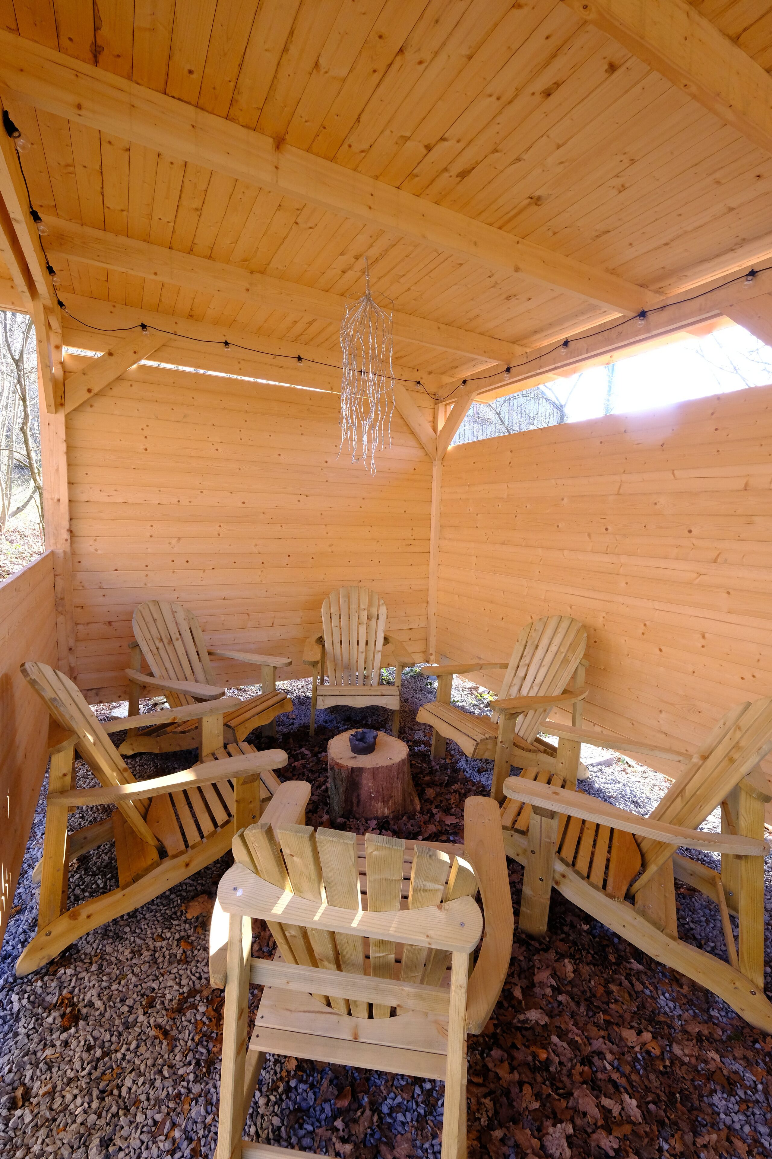 Nhà gỗ tiện nghi đơn giản, có phòng tắm riêng | Ngoại thất