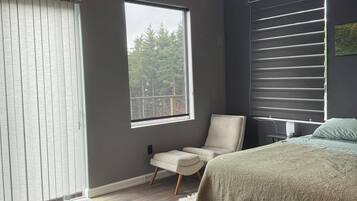 2 bedrooms, travel crib, free WiFi, bed sheets