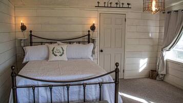 2 soverom, skrivebord, strykejern/-brett og wi-fi (inkludert)