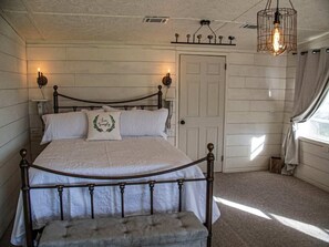 2 slaapkamers, een bureau, een strijkplank/strijkijzer, gratis wifi